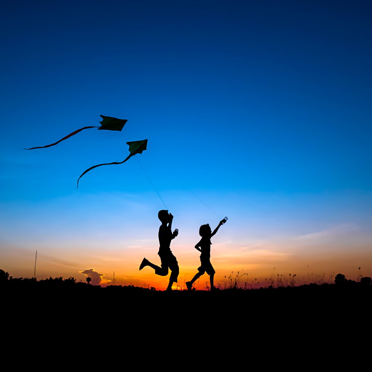 happy_samples's tweet photo. Memories shape our lives in profound ways. “Don't you wish you could take a single childhood memory and blow it up into a bubble and live inside it forever?”
― Sarah Addison Allen
.
What's your favorite childhood memory? 🥰
#hamples #happysamples #childhoodmemories https://t.co/Siyc1lOmGq