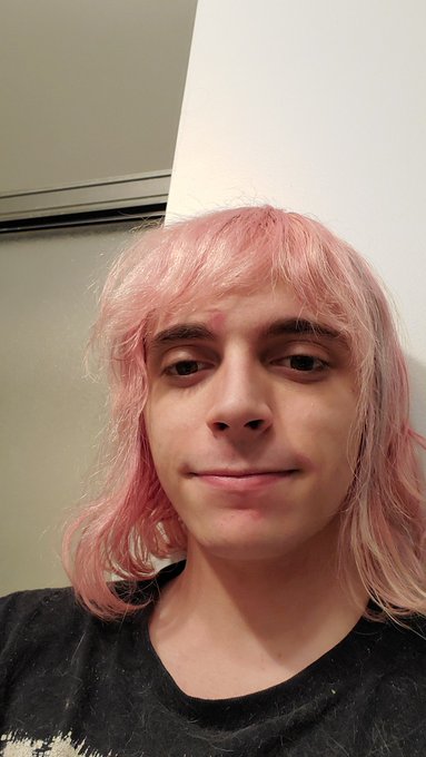 I'd did my eyebrows but I think I didn't remove enough https://t.co/LabHPUAYnL