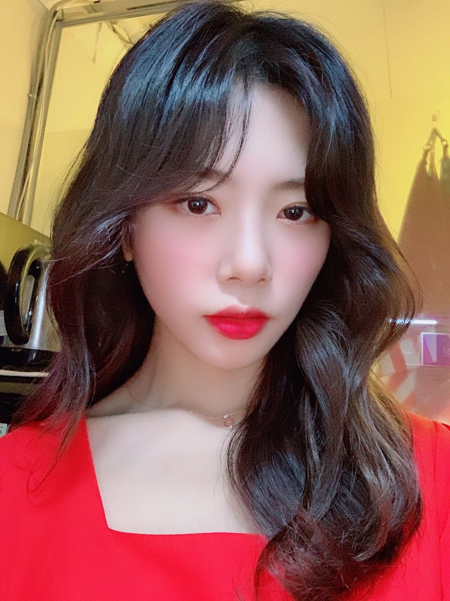 jiukookthinker's tweet photo. KIM MINJI THE WOMAN YOU ARE https://t.co/0Y1imIwKK3