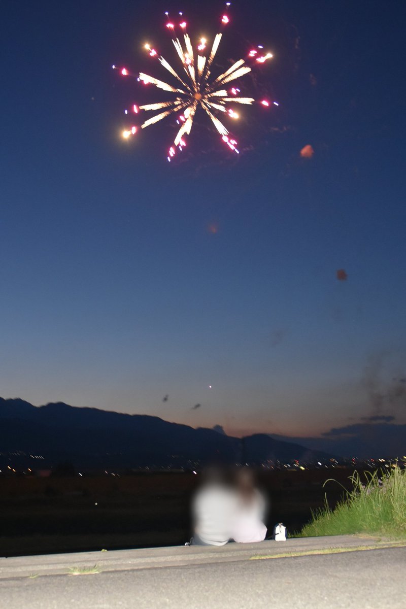 MiRaI_social's tweet photo. 彼氏の誕生日に
プライベート花火のプレゼント!
サプライズだったのでビックリ&喜んで頂けたとの報告を頂きました!
#打ち上げ花火 #花火 #市川三郷町 #プライベート花火 #fireworks #fireworkspectacular #山梨県 #山梨好きな人と繋がりたい #山梨好きと繋がりたい https://t.co/qZwA3BH1kW