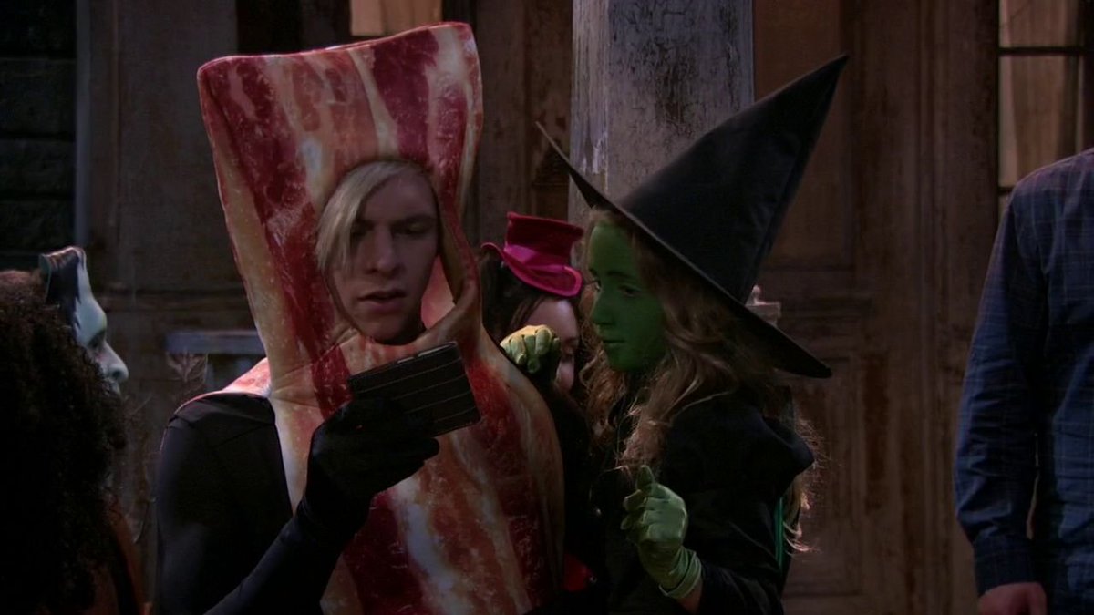 DailyRoss's tweet photo. .@RossLynch and @RealAvaKolker: 2015 → 2021 https://t.co/rUypOkbUzS