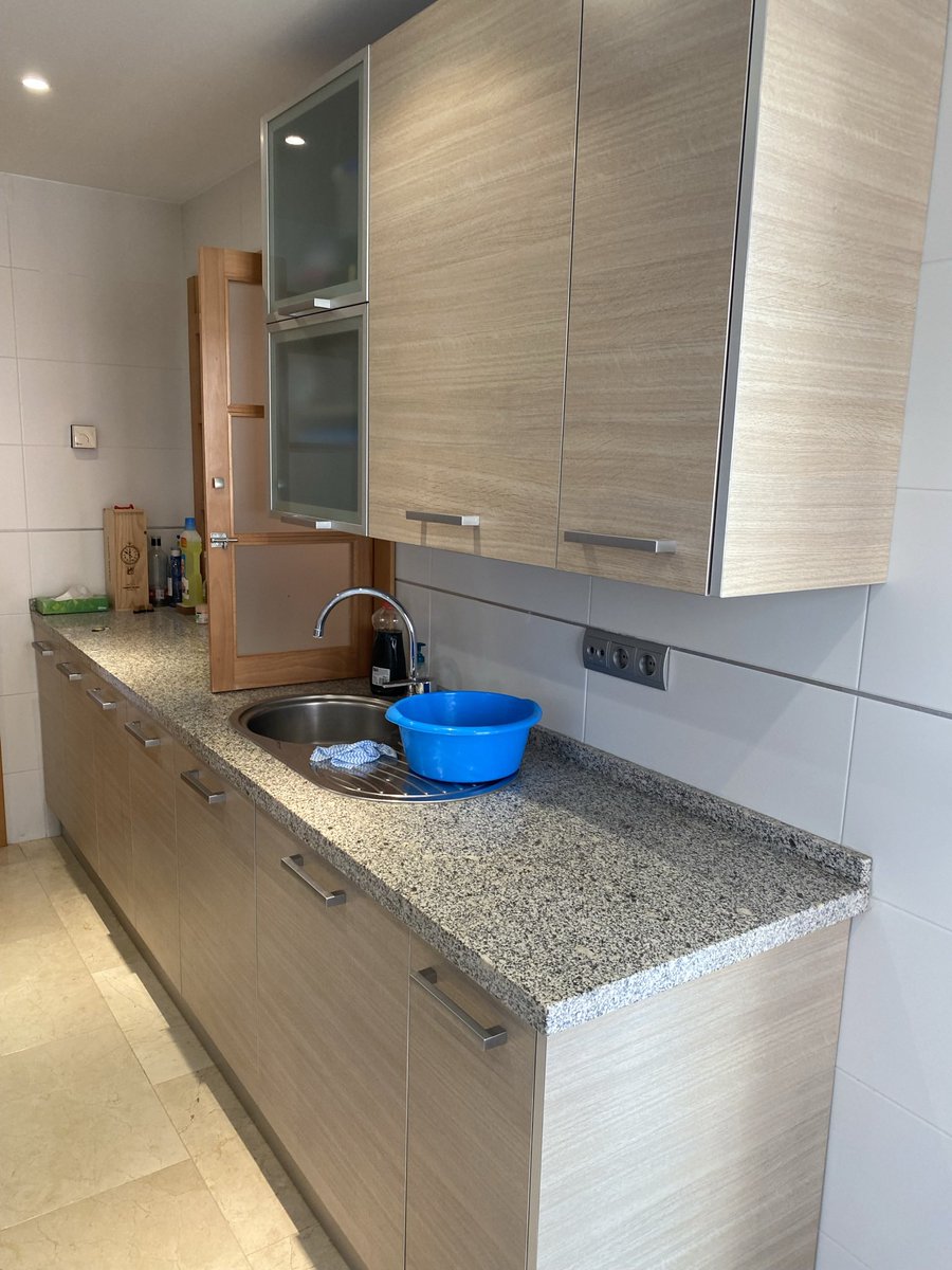 painted_kitchen's tweet photo. Glossy white added some sun ☀️ & light to a lovely holiday home & the wonderful gardens gave the colour inspiration for another kitchen refurb coming soon 👩🏻🎨 #paintedkitchen #homesinspain #thebespokeapproach https://t.co/ITuWjyfiIo