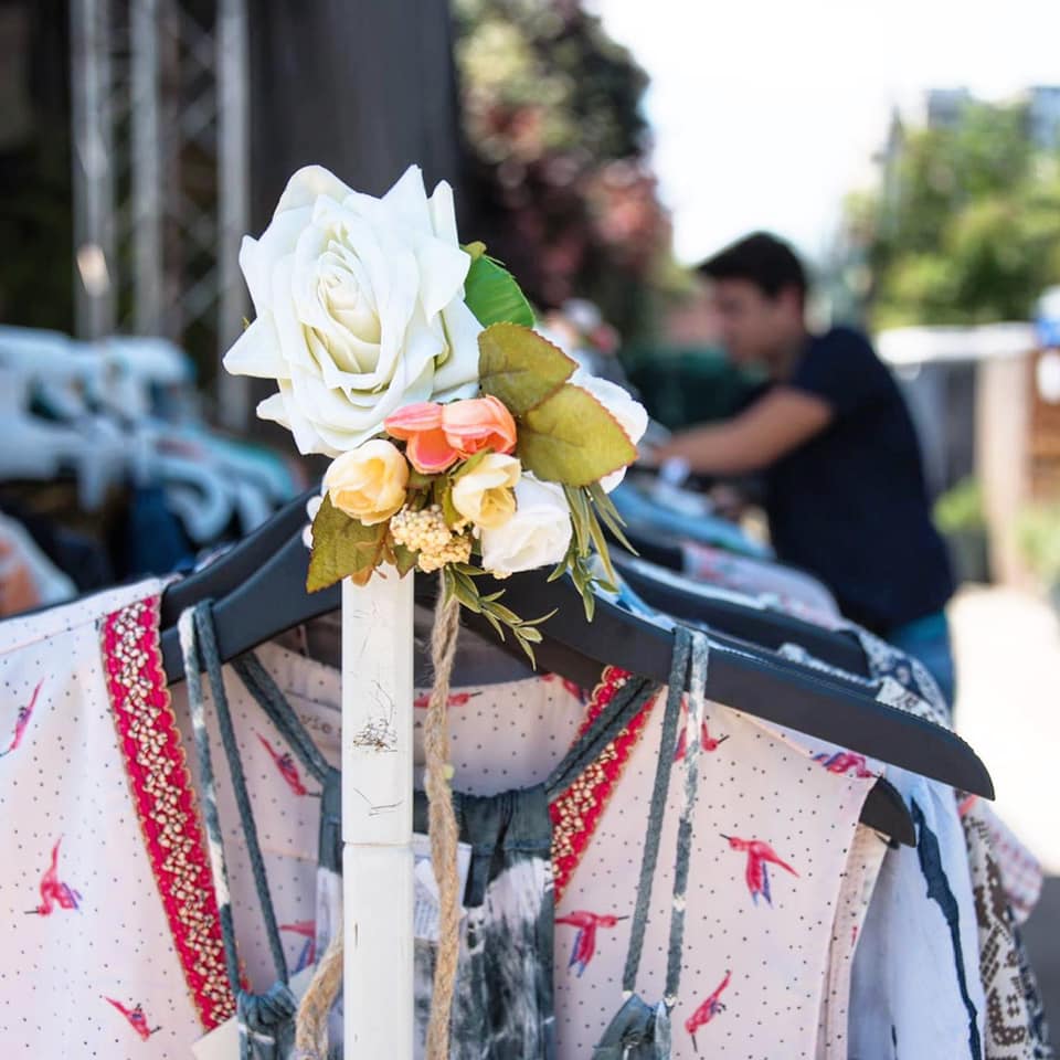 Bonne fête à toutes les mamans 💐
Pour toutes vous remercier, l’entrée est offerte aux mamans qui viennent au vide-dressing aujourd’hui 😉
Alors rendez-vous, dès 11h au 2 passage Saint-Pierre Amelot ❤️