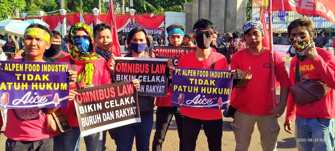 VickyIbrahim19's tweet photo. Es Krim Aice Satu2 Nya Es Krim Yang di buat Berbahan Dasar Darah2 Janin Yang berguguran Dan  Penindasan Buruh
STOP BELI ES KRIM AICE SEKARANG JUGA...!!!

#EsKrimAiceMenindasBuruhnya 
#BoikotAice_EsKrim_China https://t.co/N6vPu9NoMQ