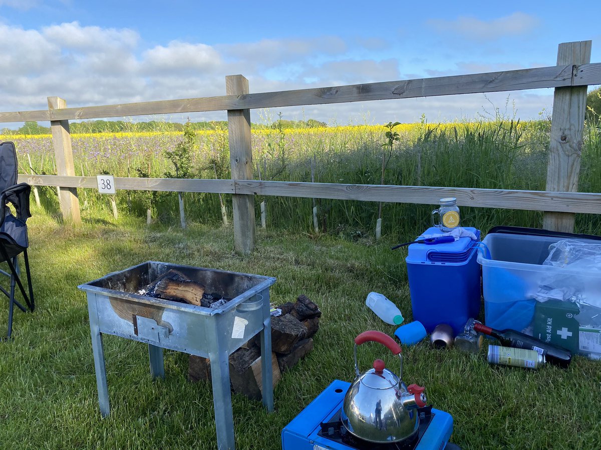 Kettle’s on, beautiful view! Life is good when camping 🏕 #campfires #campingwithfriends #campinguk #campinghacks #sustainableliving #campinglife #tentshare #glamping