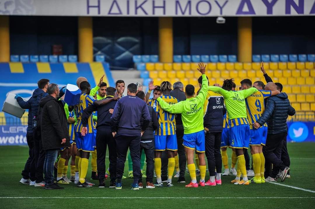 FC_Panetolikos's tweet photo. We can and we will. #panetolikos #togetherstronger #lastfootballgame #panxan https://t.co/bPPmwxxv8Y