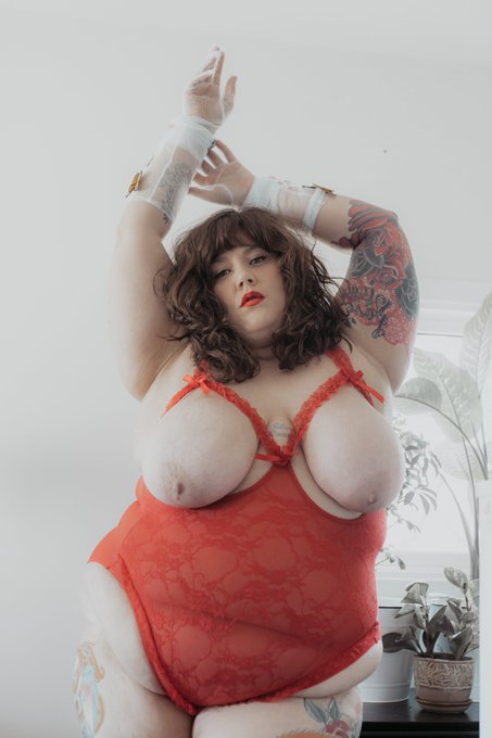Heard you liked me in red.... https://t.co/oB38XkghQu<a href="/tag/bbw"class="tags"><span>#bbw</span></a><a href="/tag/sexybbw"class="tags"><span>#sexybbw</span></a><a href="/tag/bbwgoddess"class="tags"><span>#bbwgoddess</span></a><a href="/tag/bellyworship"class="tags"><span>#bellyworship</span></a><a href="/tag/bbwmom"class="tags"><span>#bbwmom</span></a>