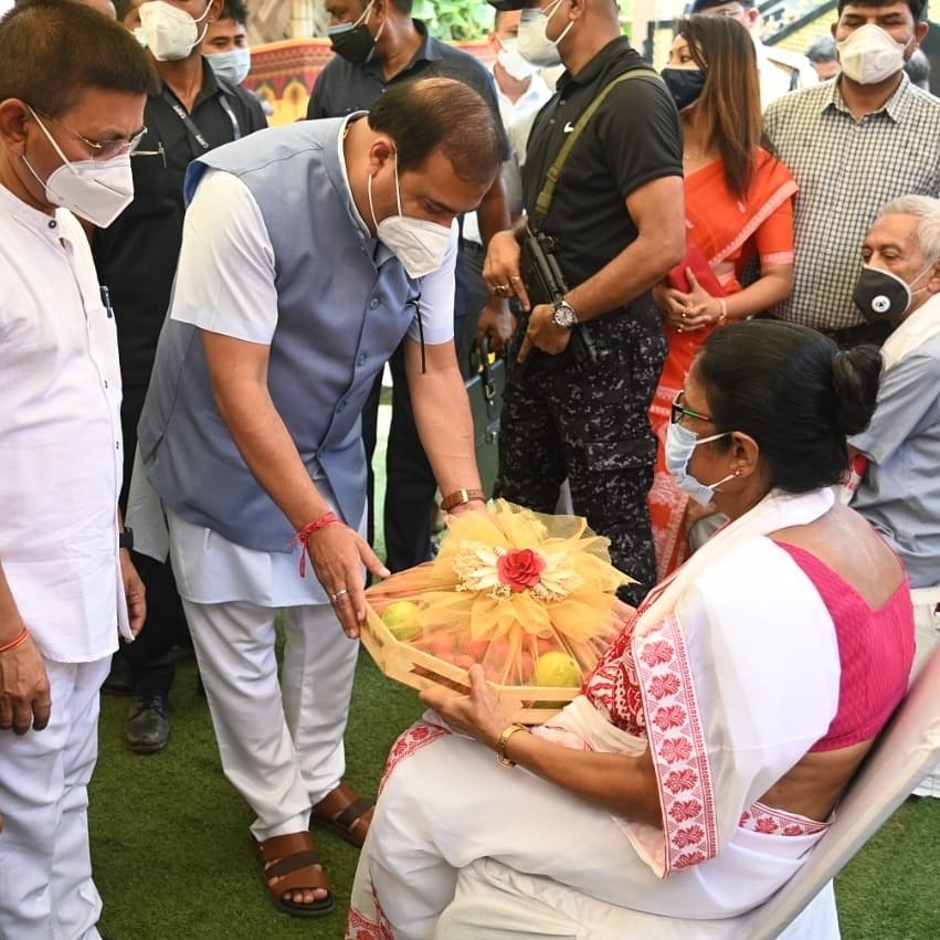 himantabiswa's tweet photo. #7YearsOfSeva #7YearsofModi

We’re forever driven by the passion &amp; vision of Hon PM Sri @narendramodi on Sabka Sath Sabka Vikas.

On 7th anniversary of PM Modi led Government, visited Maa Kamakhya Old Age Home run by Golaghat Mahila Nirman Got at Panjabari in Guwahati. 1/2 https://t.co/eqnqzPFt75