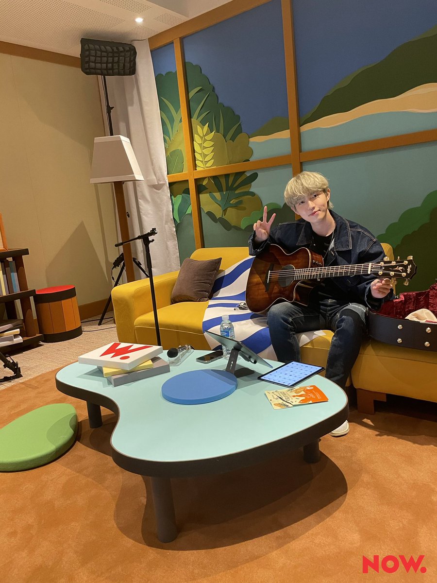 npop_zip's tweet photo. (때를 놓쳐 풀지 못했던🙇🏻‍♀️) #야간작업실 스페셜호스트 사진🤳 2주 동안 야작실을 지켜준 #김재환 😎 레전드 라이브를 몇 개나 남긴 건지 얘기할 땐 또 왜 이렇게 진솔한지 증말 어휴 증말 사랑스러워서 증말!!! …싶었던 짼스트🎸 #NOW온에어 https://t.co/78Nq1yIZWB