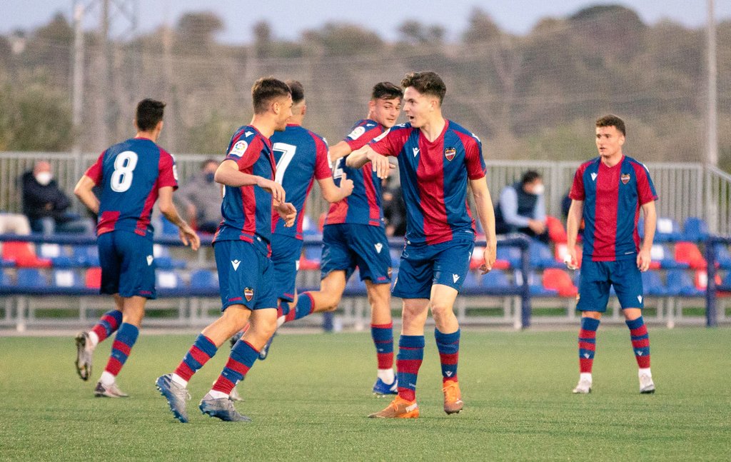 CanteraGranota's tweet photo. Nuestro Juvenil A puede convertirse hoy Campeón de Liga (División de Honor) por primera vez 👊

¡A por ello! #OrgullGranota 💙❤ https://t.co/2ISjyFdI4a