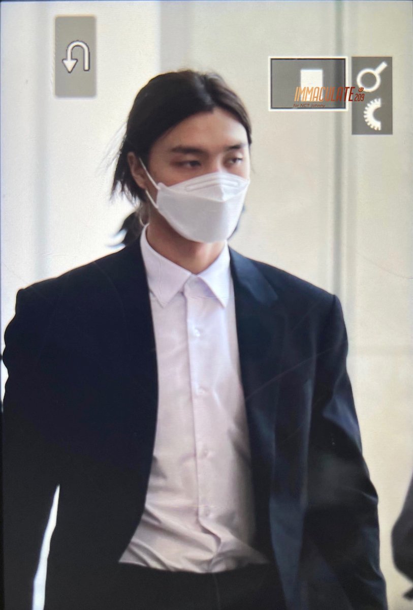 หมาป่าเจคอปมากเหอะร่างนี้อ่ะ ขี้เกียจตัดผม ปล่อยยาวแล้วมัดเซอร์ๆเอา เอสเอ็มมันจะทำไมผมหล่ะ