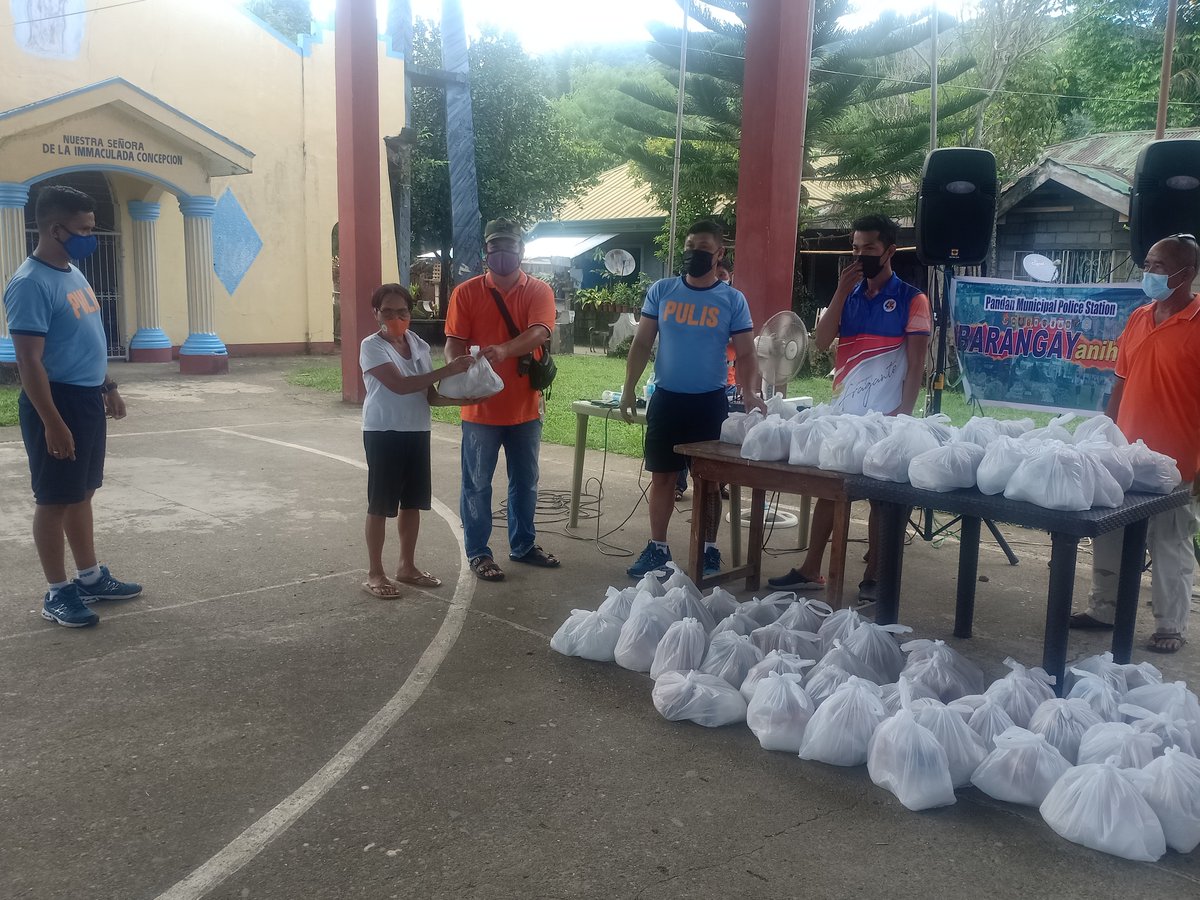 pandanpolice's tweet photo. At about 09:00 in the morning of May 29, 2021, personnel of Pandan MPS under the supervision of PLT DANNY E EGUIS, OIC, conducted BARANGAYanihan Gift Giving and Feeding Activity at Brgy. Fragante, Pandan, Antique. https://t.co/xHZHOJDESO