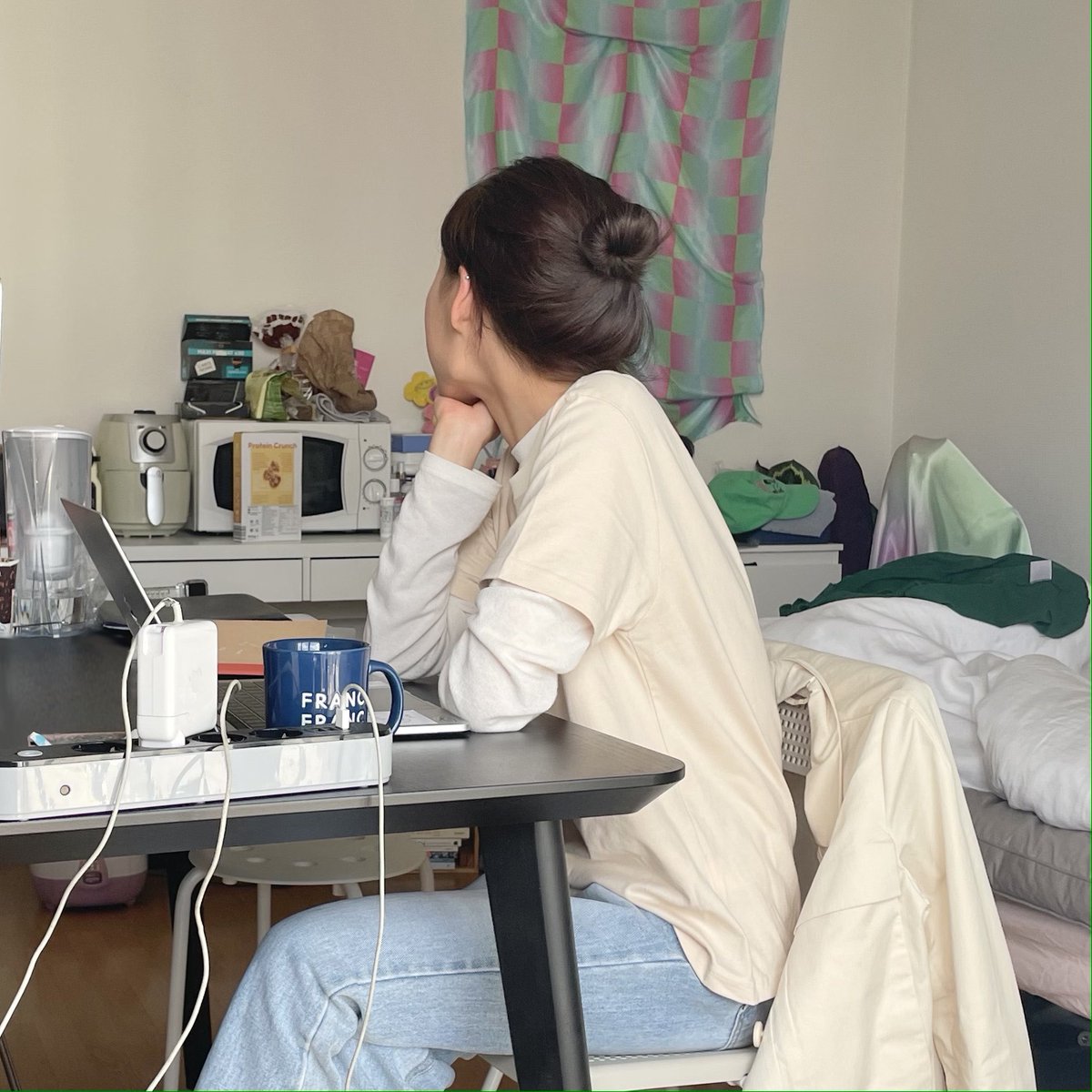 nul___2's tweet photo. 일주일이 휙휙🐈💨 https://t.co/0lAN6VVFfh