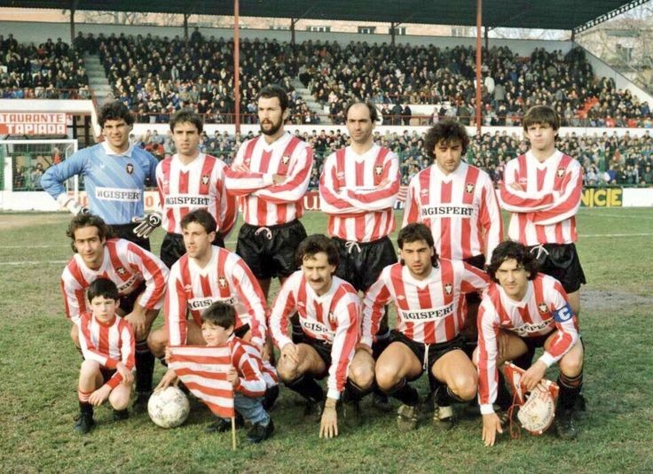 Furgolistas's tweet photo. Hoy hubiera cumplido 8️⃣1️⃣ años el legendario @cdlogrones
9️⃣ Temporadas en 1ª
1️⃣8️⃣ Temporadas en 2ª
1️⃣1️⃣ Temporadas en 2ªB
2️⃣8️⃣ Temporadas en 3ª
#EternoLogroñes
#GolenLasGaunas
#DaleMakoki https://t.co/SrM8RZnDsK