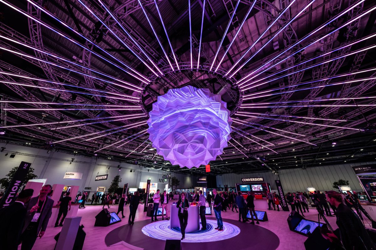 BrilliantStages's tweet photo. Creators love @Adobe just as much as we do!! In honor of #NationalCreativityDay, we're throwing it back to when Brilliant was approached by Hawthorn to create a tessellated hemisphere to be featured @ 2018 Adobe Summit. Comment 🎨 if you love to create! https://t.co/JxRa96O8SN