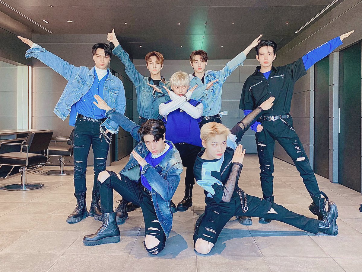 ENHYPEN 衣装変遷 part2 ブルー×ブラック チェック×ダークブルー