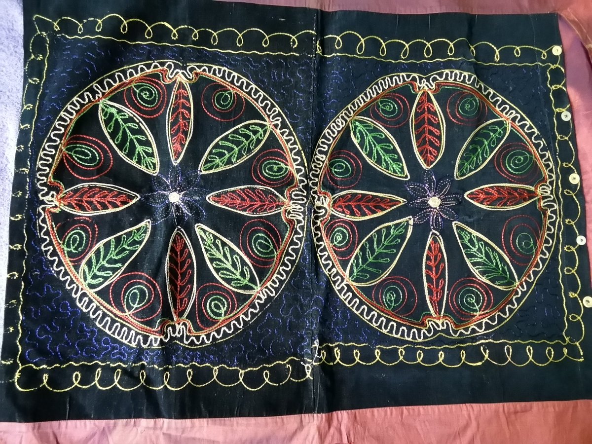 Antique embroidery #embroidery #embroideryart #textileart #textileantique  #antiquetextile #embroideredtextile #embroideredpanel