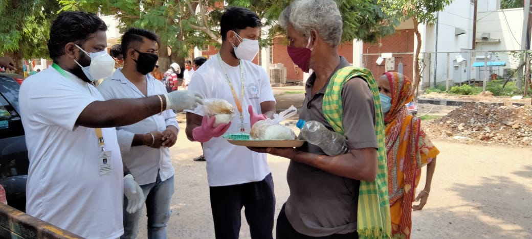 deekay4148's tweet photo. Trying our bit to help as much as needy people during this time of distress. Distributing cooked food at Sishu Bhawan, Cuttack. Special thanks to our Cuttack District Congress President Sj. Manas Choudhury for your constant help and support.
#LadengeAurJeetenge
#SOSDCCCTC https://t.co/riYDqIVsNO