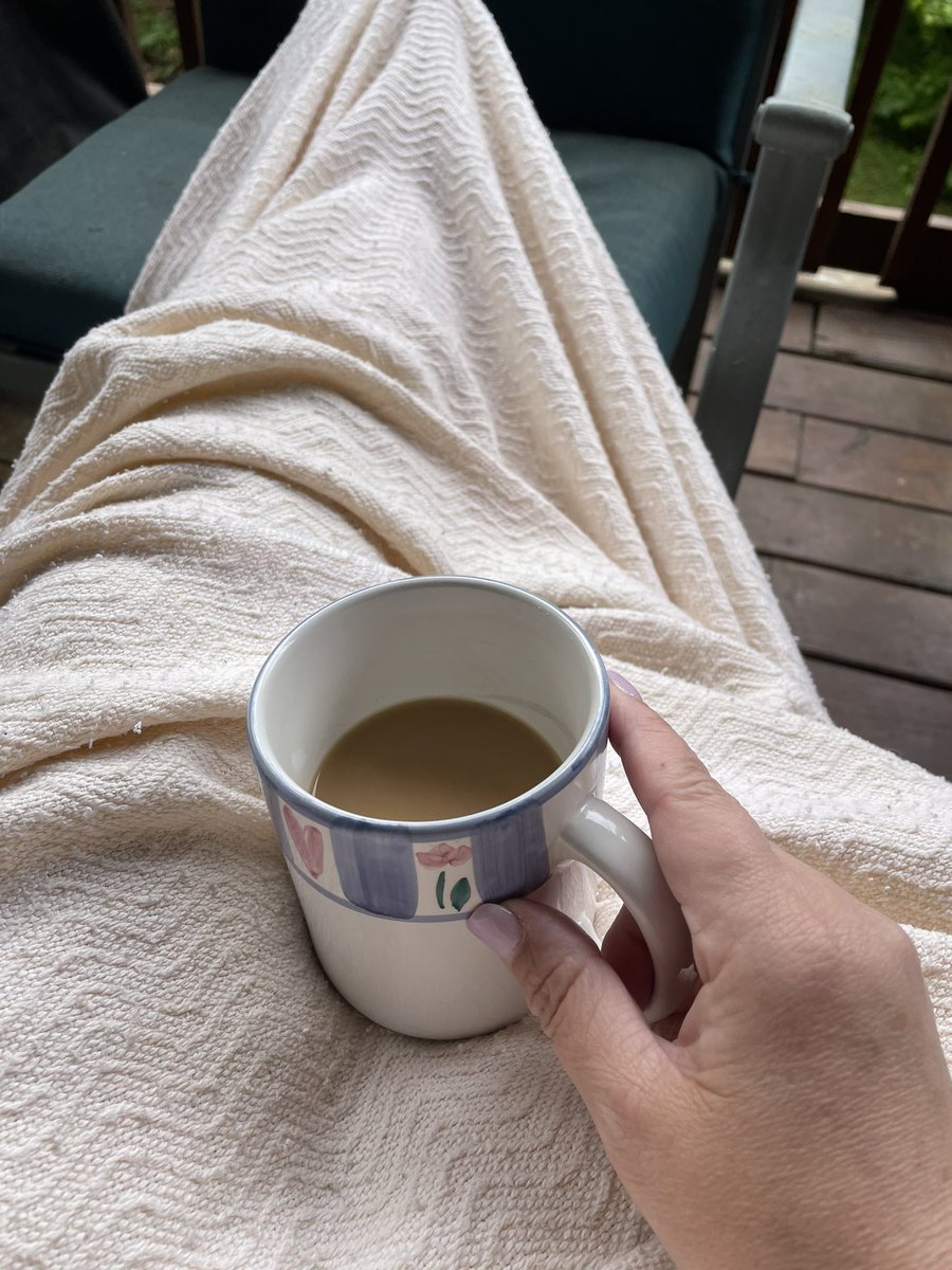 TigerGirl102250's tweet photo. Chilly, dreary morning. #coffeedrinking #listeningtothebirdschirp https://t.co/bHgNFZwrl9