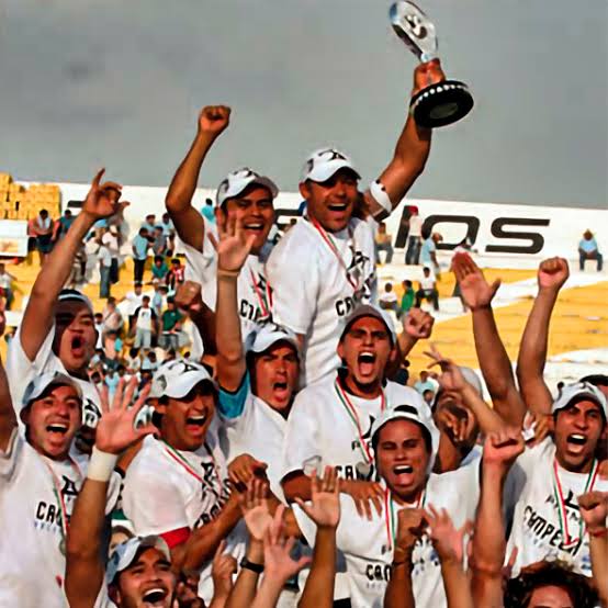 elalemendoza's tweet photo. Nunca jugamos tan bien al fútbol como aquel 30 de mayo del 2009 en Mérida. La gran demostración del famoso "Creer, porque hay con qué".

Siempre jugando "A lo #GallosBlancos" 
GRACIAS ETERNAS

@tanquegerk 
@rr14rico 
@magogonzalez3 
@carlospinto_57 
@hectormedrano66 https://t.co/MeHGtM7KA3