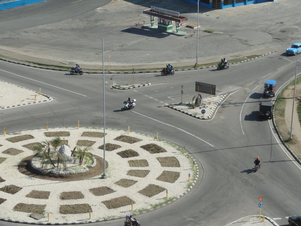 #Cienfuegos bicicletas, motos y carros antiguos #ContraElBloqueo por Rotonda de 4 Caminos #UnblockCuba #TambienEsUnVirus <a href="/stormcaptain/">Capitan Tormenta</a> @ZulariamM @LaraRoberto06 <a href="/Eidita/">Mercedes Caro Nodarse</a> <a href="/igorralopez/">Ildefonso Igorra López</a> <a href="/DagmaraBarbieri/">Dagmara Barbieri</a> <a href="/juliogranma/">Julio Martínez Molina</a> <a href="/ttjerez/">Tay Toscano Jerez</a> <a href="/arsacha/">Armando Sáez Chávez</a> <a href="/Yusimi41736889/">Yusimi</a> <a href="/thiduymad/">Yudith</a> <a href="/DVSToledo/">Delvis Toledo</a> <a href="/Imi_Cfgos/">Imilsys Angulo Pineda</a>