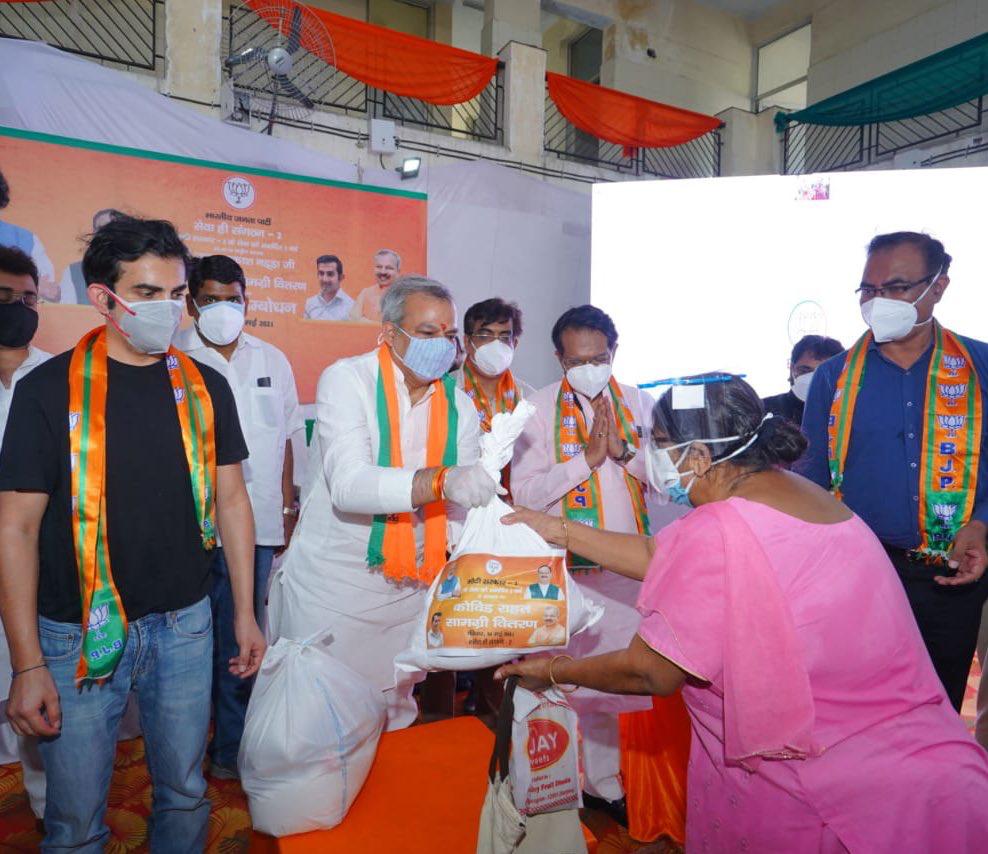 JPNadda's tweet photo. मोदी सरकार के सात वर्ष पूर्ण होने पर सेवा दिवस कार्यक्रम के तहत 1 लाख गाँवों व बस्तियों में, भाजपा कार्यकर्ता सेवा कार्यों में लगे हैं।
इसी कड़ी में गीता कॉलोनी, दिल्ली में सेवा कार्यक्रम में वर्चूअल रूप से सम्मलित हुआ। भाजपा कार्यकर्ताओं द्वारा राहत सामग्री का वितरण किया गया। https://t.co/XV6LsWGCwm