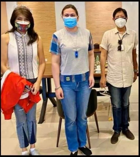 AustinOng1's tweet image. How lucky can Filipinos get! Imagine if BBM-Sara wins... We get vote 2 get 4 free!... Marcos and Duterte (hopefully with very intelligent and hardworking Imee Marcos and PRRD helping), working for our country's progress for next 6...maybe 12 years! #ProgressPH🇵🇭!