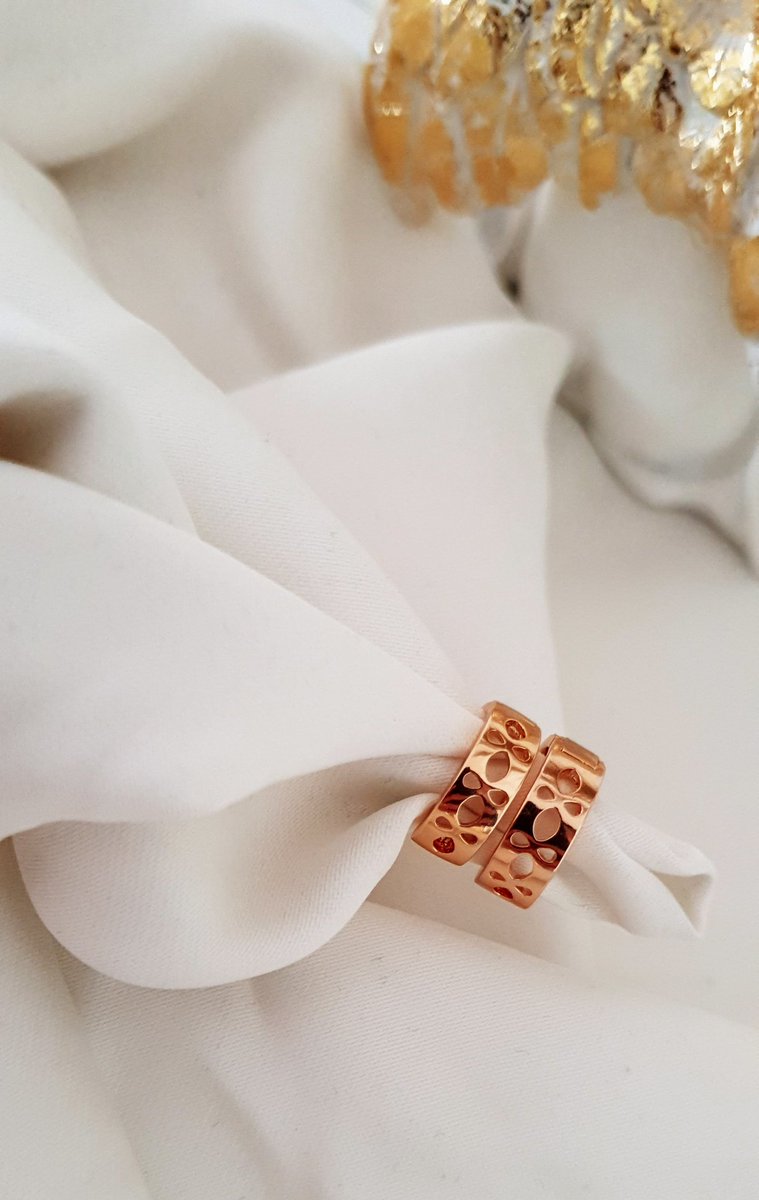 Kesme Zirkon Taşlı Küpe 💫
14K rose kaplama ve ithal ürün
#accessory #accessories #küpe #küpemodelleri #roseküpe