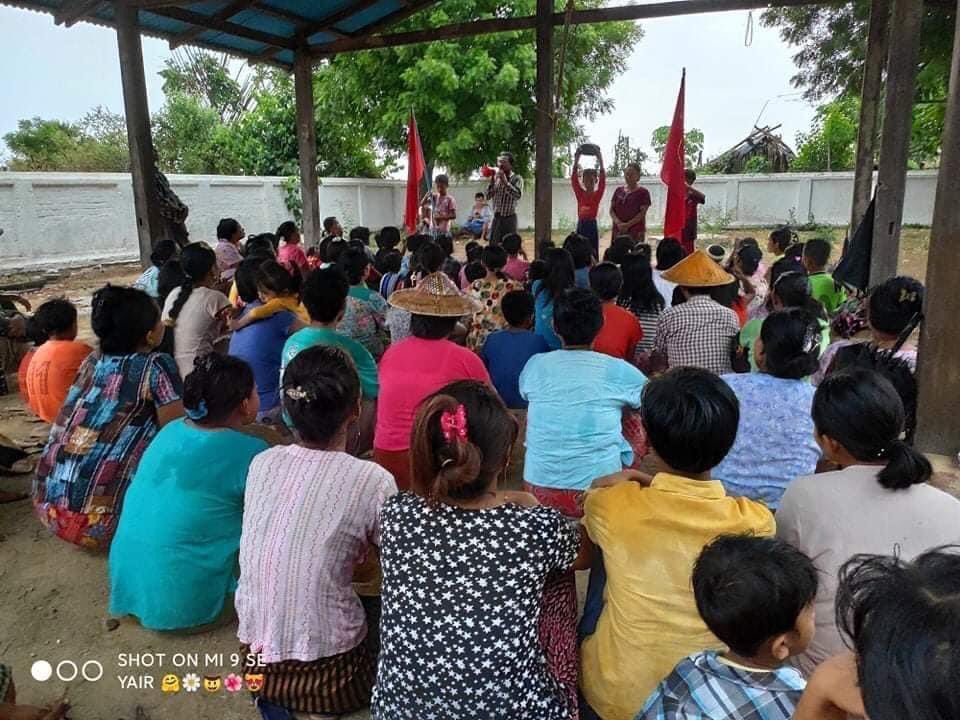 HanSu41160177's tweet photo. A protest rally led by the children took place in Ywarthar village on the other side of Monywa this evening despite the wind and rain. #WhatsHappeningInMyanmar #May30Coup #MilkTeaAlliance https://t.co/NdsqAm49T0