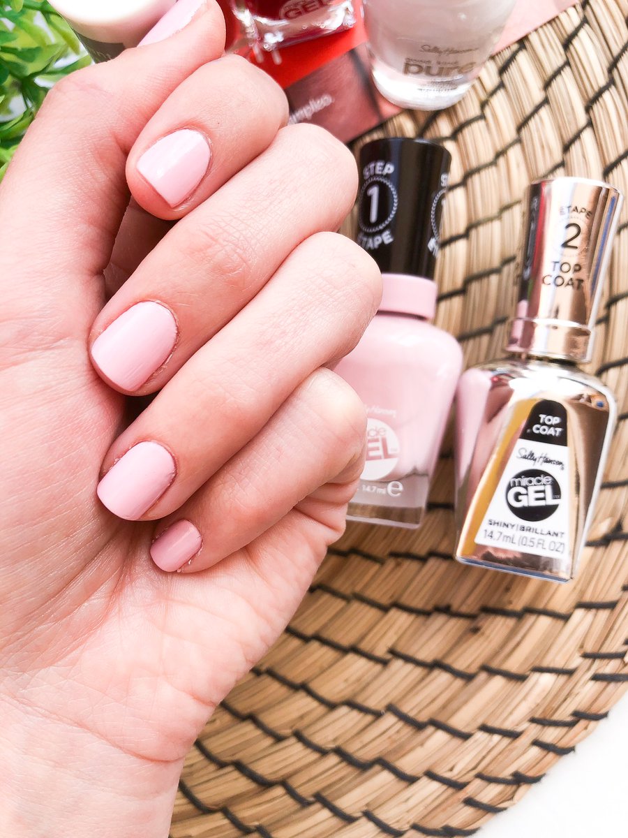 rinconcitovero's tweet photo. Nueva manicura con @SallyHansen si os animáis estaremos por la stories de intagram comentando que tal está gama miracle gel 
#holasallyhasen #resultadosdesalonencasa #sampleo https://t.co/R9yopoU99x