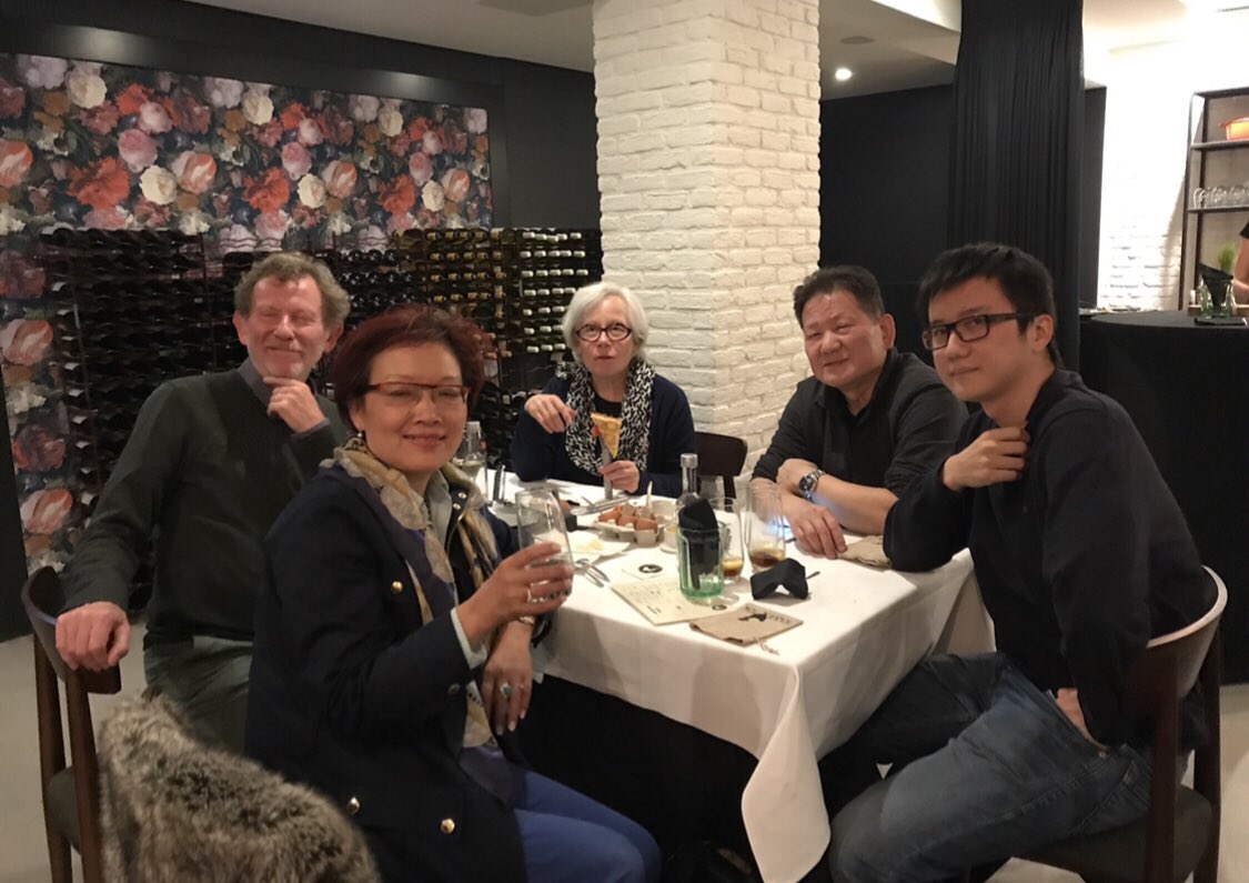 Bar_Nine9's tweet photo. Marc Declerq, bekende culinaire journalist heeft verschillende gastronomische boeken geschreven over Wok Dynasty en Bar Nine. 
1. Wokken met Ming
2. 50x origineel wokken 
3. West Eats East 
Nu te koop bij Wok Dynasty en 
Bar Nine. 
https://t.co/yPIvAvRSBE
https://t.co/i7FIJt0AxM https://t.co/I1ZQZAyZSz