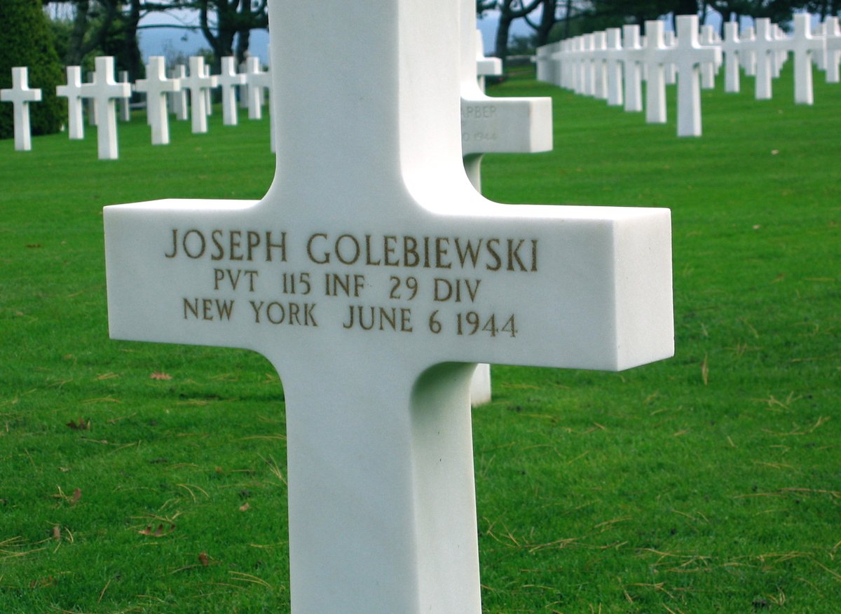 mgoleb's tweet photo. For this weekend, I am taking some time to reflect on the people who have made the ultimate sacrifice for our nation. Here is a picture of my Uncle's grave in Normandy. He died on D-Day defending the world. He was only 19. Always remember... https://t.co/7LcRZuZWDV