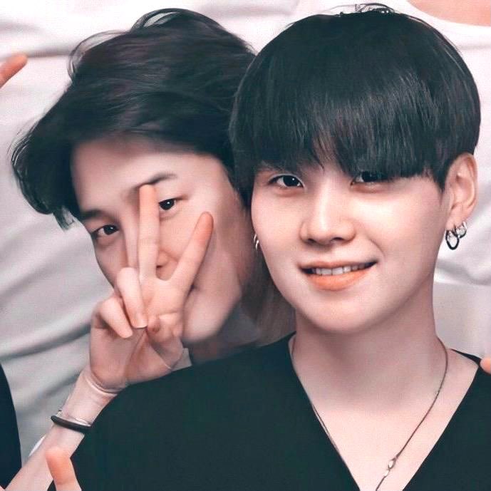 ri_jimin_b3's tweet image. 안녕하세요
저는 일본의 아미요!번역을 사용하고 있습니다.
한국의 아미 쪽과도 친해지고 싶습니다!!괜찮다면 코멘트 주셧으면 좋겠습니다 ☺ ️
참고로 나는 지민과 융기펭입니다

#韓国army #armyさんと猛烈に絡みたい 
#日本army #ARMYと仲良くなりたい