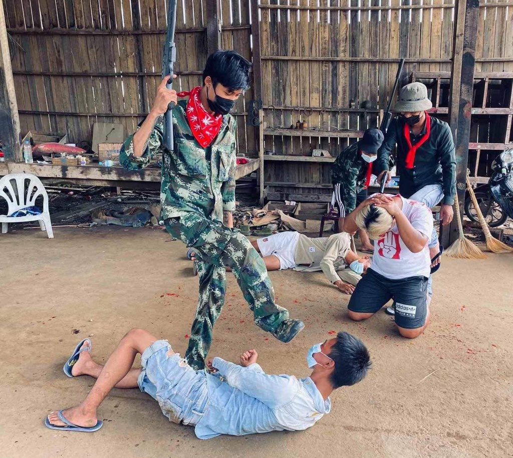 Demonstration of how over 800 innocent civilians were killed, tortured and abused by SAC terrorists since Feb 1 was staged by youths from Tarmakhan MyoThit, Hpakant. #May30Coup #WhatsHappeningInMyanmar