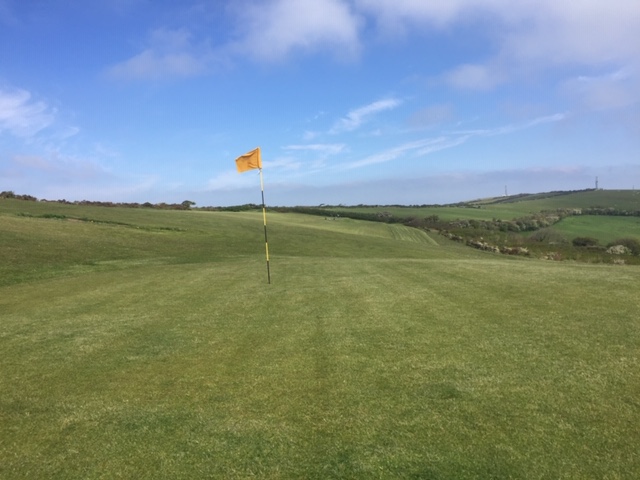 Splendid morning on the hillside at the oldest golf club on the Isle of Wight #ventnorgolfclub #TheVGC #iowgolf #TomDunn
