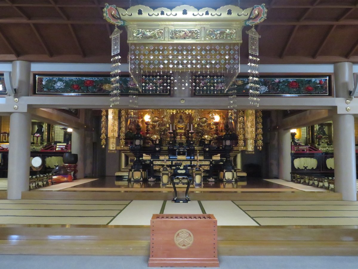 StevenOnTheMove's tweet photo. Today was a great day of visiting temples and shrines in Sapporo. I especially appreciated my time at @shinzenkouji. It was special getting to see the main hall, which all came about because I wanted to get a stamp for my goshuinchō. #StevenExploresJapan https://t.co/f6p8wGPWX1