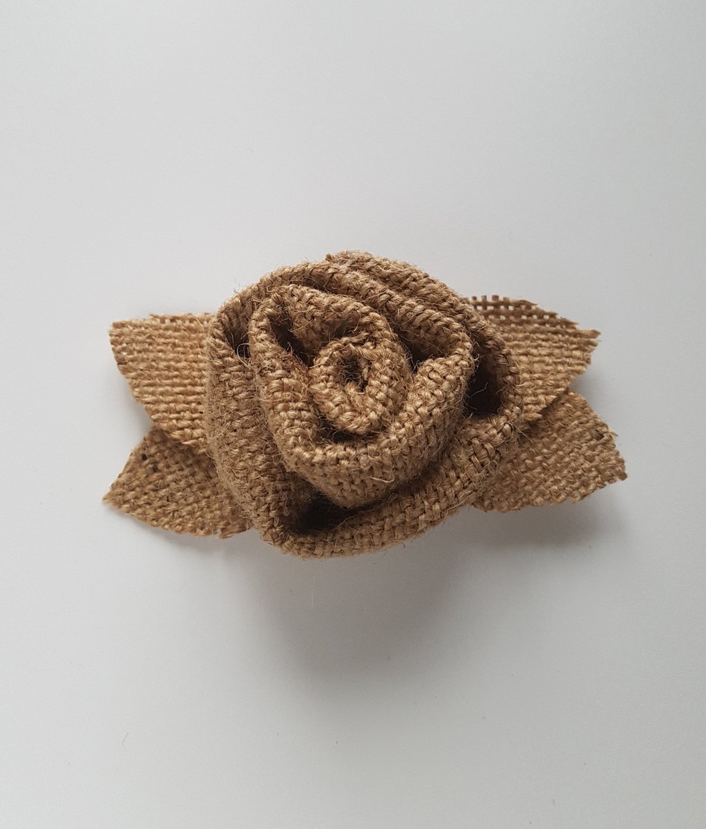 CraftsZaytsev's tweet photo. #Shorts : Simple Burlap Flower https://t.co/3zfbTsr4aN через @YouTube #burlapflower #burlapflowermaking #burlapflowerdiy #flowersmaking #easydiy #amazingtrick #hackdesign #diy #craft #handmade #craftmania https://t.co/Cqd8w7Hqz9
