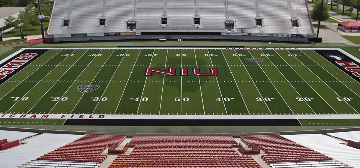 EASD131's tweet photo. GRADUATION LIVE STREAM: Watch the live stream broadcast of East Aurora High School's Class of 2021 graduation ceremony! Graduation takes place today at 12:30 p.m. at Northern Illinois University's Football Field (Huskie Stadium). 
https://t.co/RuMVe849EQ https://t.co/9Of8hoL571