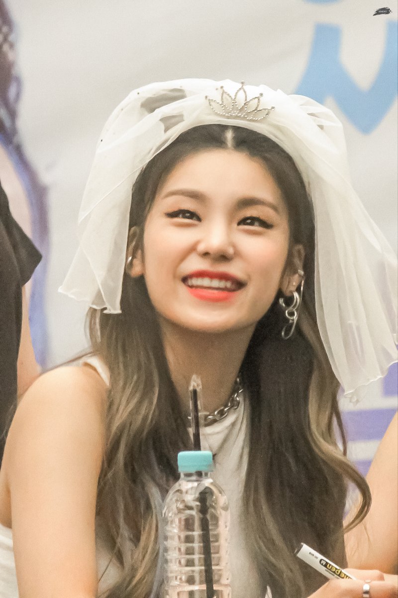 SIMENT_ITZY's tweet photo. (retouch) 190825
#ITZY  #있지  #YEJI  #예지 https://t.co/7yAi7ms69J