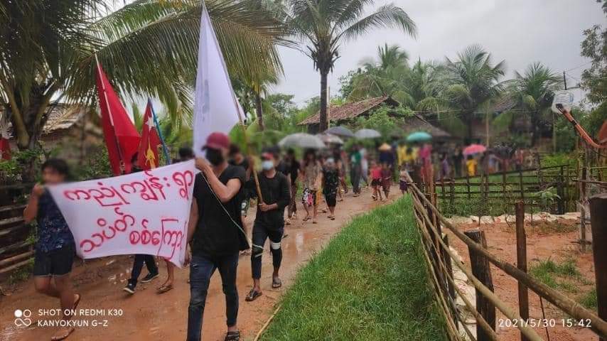 HanSu41160177's tweet photo. Evening protest was staged by the residents of Kanyon Kyun village, Longlone Tsp to demand the fall of the Military Dictator. 

#May30Coup
#WhatsHappeningInMyanmar https://t.co/reMREe8U27