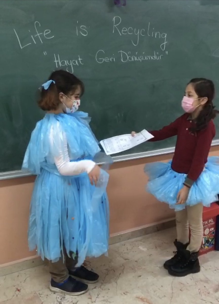Life is in Recycling eTwinning projesi kapsamında “ geri dönüşüm konulu” drama etkinliği yaptık. ♻️ 
#LifeisinRecycling
<a href="/istanbulilmem/">İstanbul İl Millî Eğitim Müdürlüğü</a> 
<a href="/eTwinning_ist/">eTwinning İstanbul</a> 
<a href="/BahcelievlerMEM/">Bahçelievler İlçe Millî Eğitim Müdürlüğü</a> 
<a href="/yenibosnadogu/">Yenibosna Doğu Sanayi İlkokulu</a>