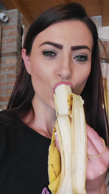 Happy Sunday everyone!!! 😍🥰😛 #sunday #banana #italianwoman #onlyfans https://t.co/obSL20daWc<a href="/tag/sunday"class="tags">#sunday</a><a href="/tag/banana"class="tags">#banana</a><a href="/tag/italianwoman"class="tags">#italianwoman</a><a href="/tag/onlyfans"class="tags"><span>#onlyfans</span></a>