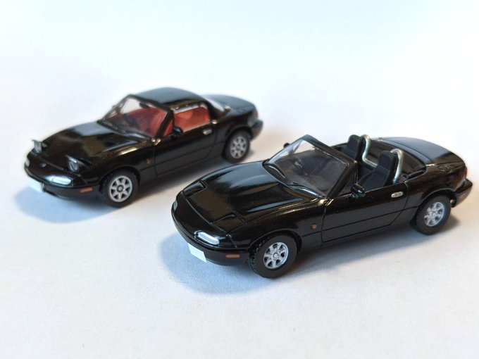 トイズキャビンのNAロードスターガチャを改造してマイカー仕様にしました!
・内装塗り分け
・リトラ閉加工
・DHT→幌に換装
・ファッションバー追加
・Fr.ナンバーオフセット加工
・Fr.周り&AWリペイント
・各部塗装&磨き
プラモ並みに凝ったパーツ分割でいじりがいがありましたね(*`ω` *) 