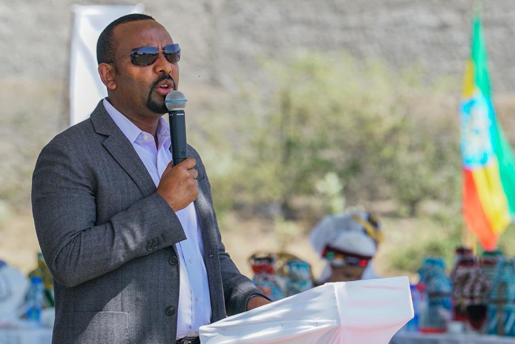 የኢትዮጵያ-ጅቡቲ የትራንስፖርት መተላለፊያ አካል የሆነውን የአዳማ - አዋሽ 60 ኪ.ሜ የፍጥነት መንገድ ዛሬ አስጀምረናል፡፡  ይህንን እውን ለማድረግ የምትሰሩ ሁሉ እንኳን ደስ አላችሁ፡፡