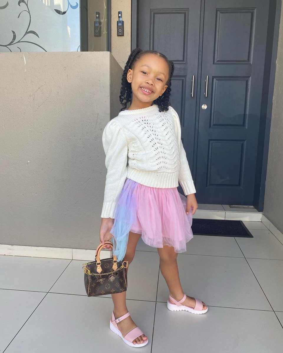 thenationent247's tweet photo. Sunday Special 🍭🍭♥

⭐⭐ Mr Smeg | Thami | Bentley | SAPS | Sundowns | Mbalula | #BusiswaBET | Gavin Hunt | Durban | ricky rick ⭐⭐ https://t.co/Nlj2Dkr9kB