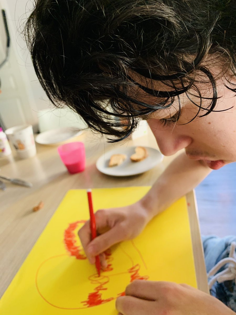 laurentsavard's tweet photo. Gabin dessine un cœur pour sa maman. Bonne fête à toutes les super-mamans, qui font toujours le job qu’il fasse soleil ou tempête ! https://t.co/eTJlpJkTK7