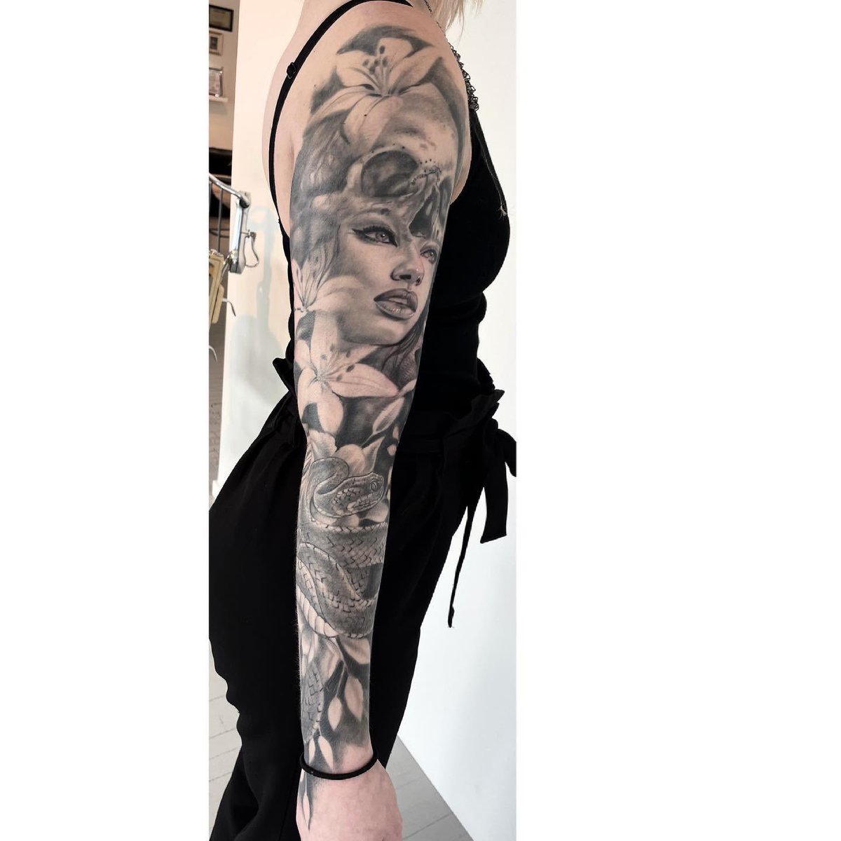 RogersTattoo's tweet photo. Fresh and healed 😊😊 Done by Katrine @inkedmag @eternalink @cheyenne_tattoo @mokkitattoosupply
#ink #inked #inkedgirls #inkart #inkedup #tattoo #tattooideas #tattoos #tattooedgirls #girkswithtattoos #tattooart #tattooartist #bryne #norwegiantattooers https://t.co/oeqvqVjsz4