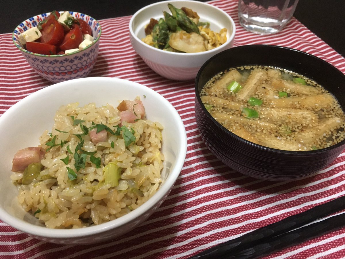 Tomo アスパラづくし 読んでたら食べたくなって作った 週末キッチン グルメ漫画 再現ご飯 アスパラと豚肉の卵炒め アスパラとベーコンの炊き込みご飯 スープは作らずアスパラのみそ汁 Tomo アスパラづくし 読んでたら食べたくなって作った 週末キッチン グルメ漫画 再現ご飯 アスパラと豚肉の卵炒め アスパラとベーコンの炊き込みご飯 スープは作らずアスパラのみそ汁