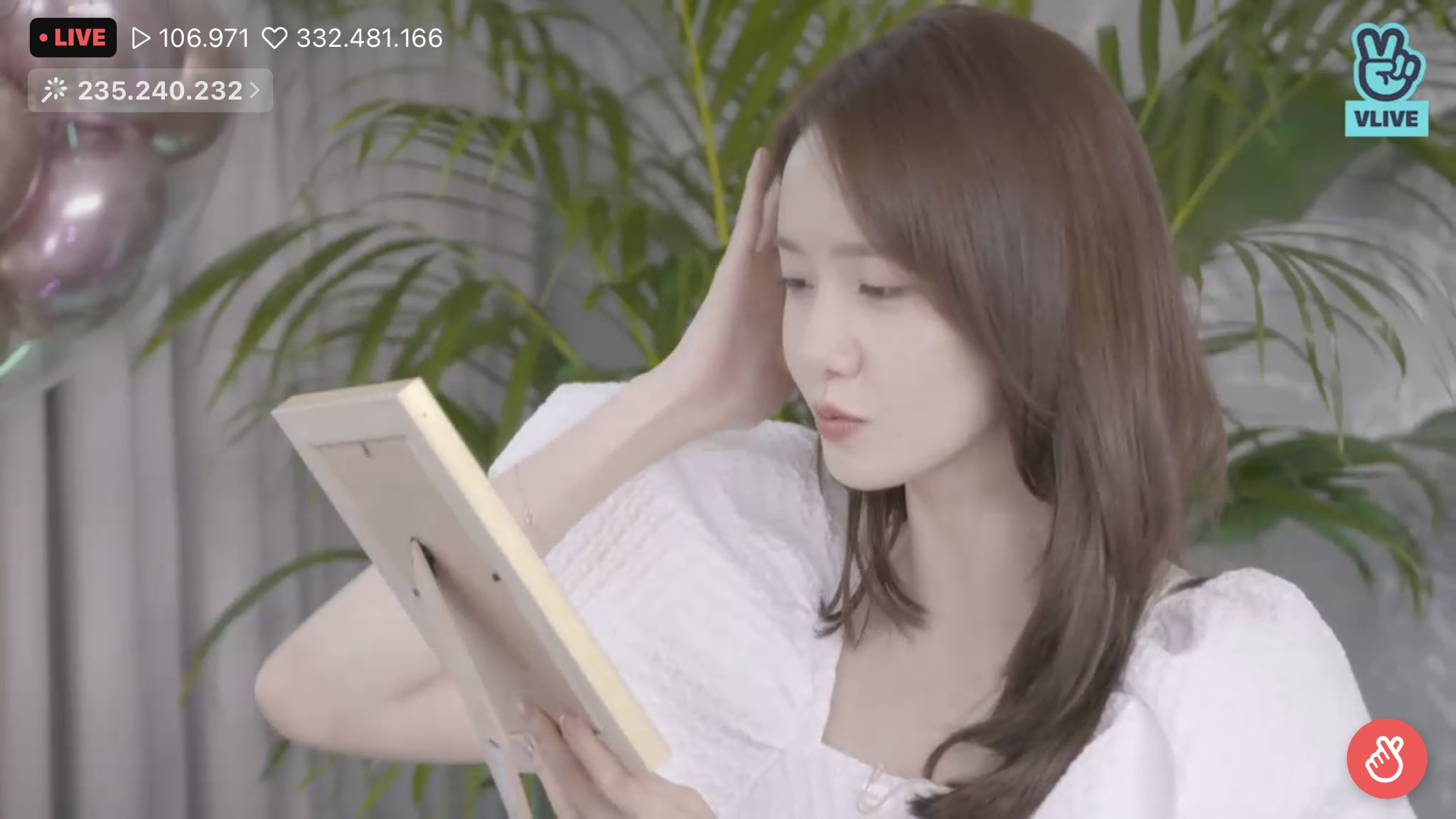 HAPPY BDAY VISUAL QUEEN, IM YOONA    