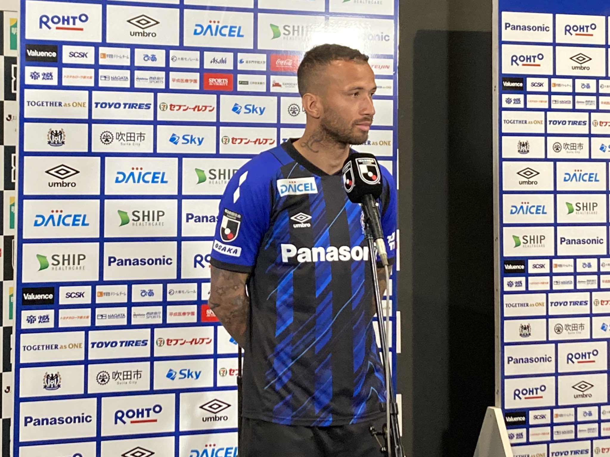 ガンバ大阪レアドロペレイラ選手ユニフォーム　アンブロ ガンバ大阪レアドロペレイラ選手ユニフォーム アンブロ - メルカリ